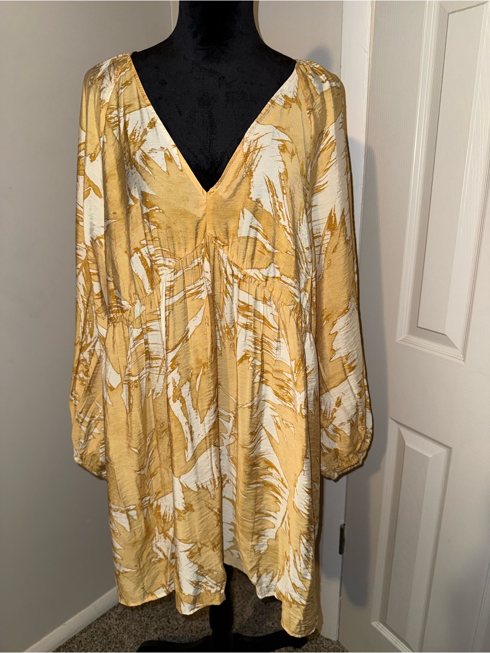 H&M Yellow and White V-Neck Long Sleeve Dress